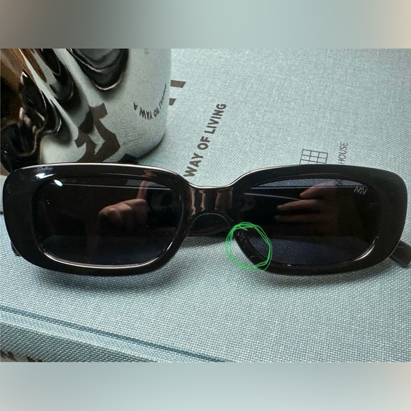 Anthropologie Matt and Nat Sunglasses - Picture 7 of 7